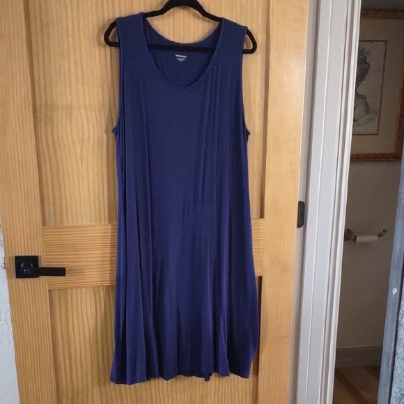 TravelSmith Dresses & Skirts - TravelSmith Navy Blue Sleeveless Midi Dress